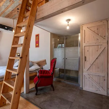 Gate Away B&B Units - המקום באל רום Exterior photo