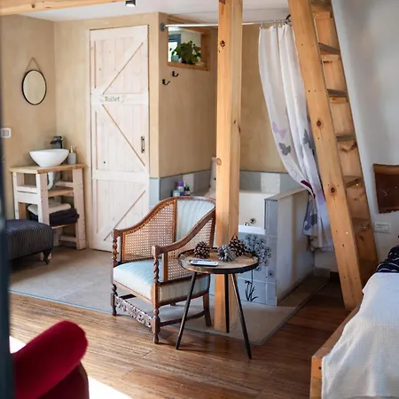 Gate Away B&B Units - המקום באל רום Exterior photo